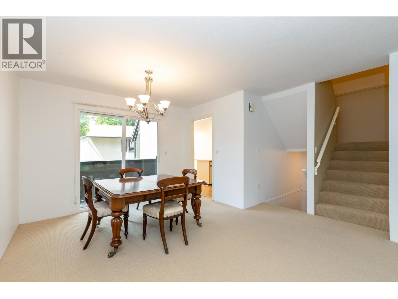 8526 Woodtrail Place, Burnaby, British Columbia  V5A 4A9 - Photo 10 - R3116578