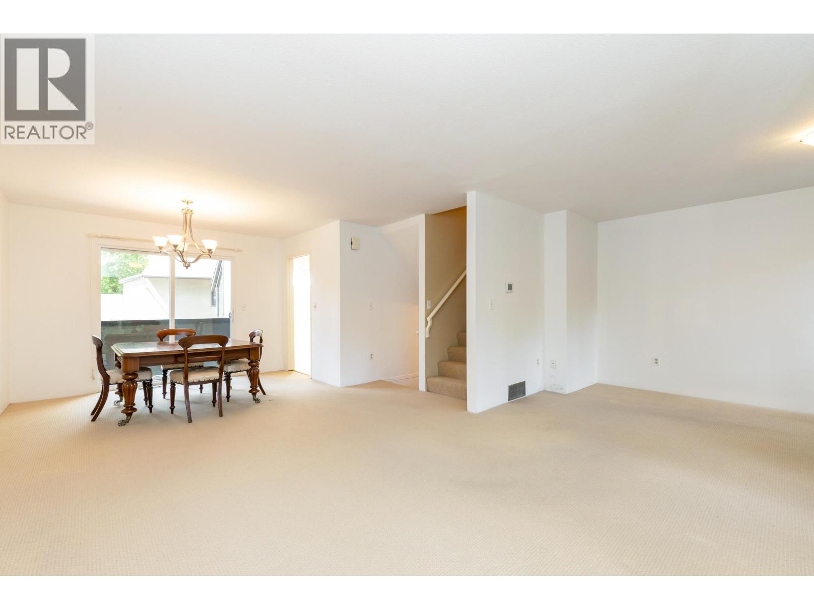 8526 Woodtrail Place, Burnaby, British Columbia  V5A 4A9 - Photo 7 - R3116578