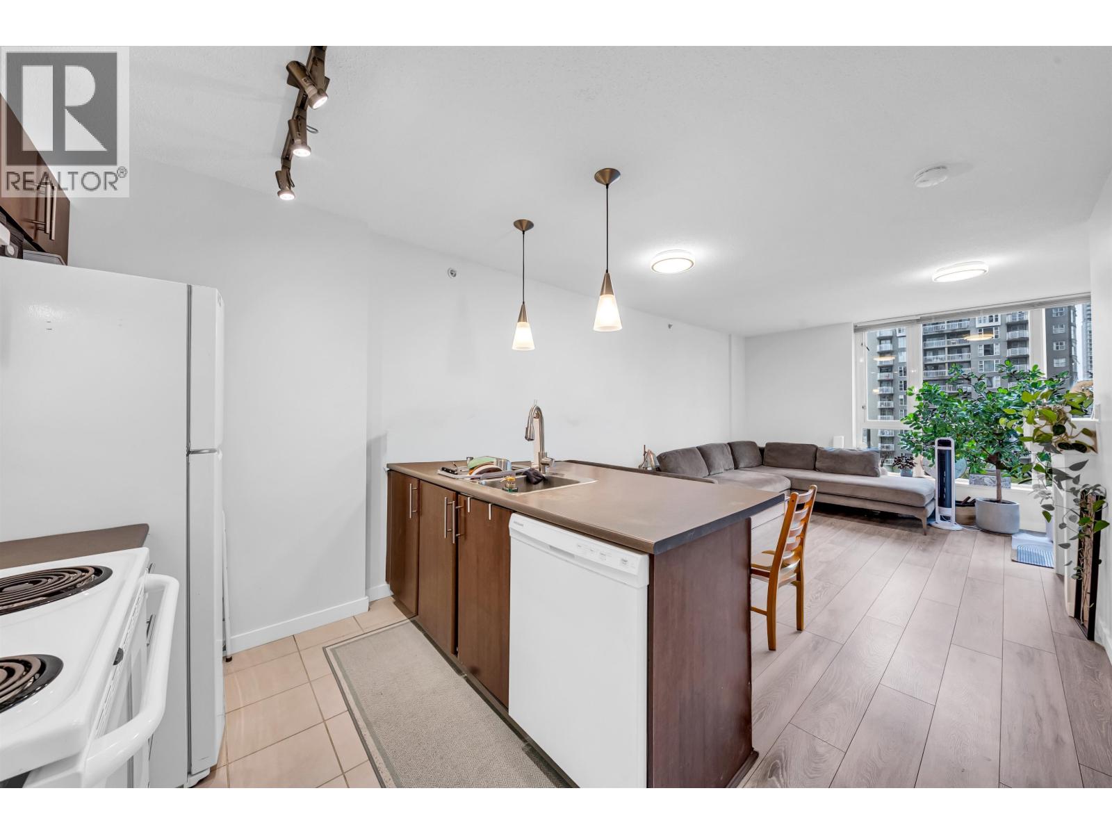 610 1178 Heffley Crescent, Coquitlam, British Columbia  V3B 0A7 - Photo 3 - R3122696
