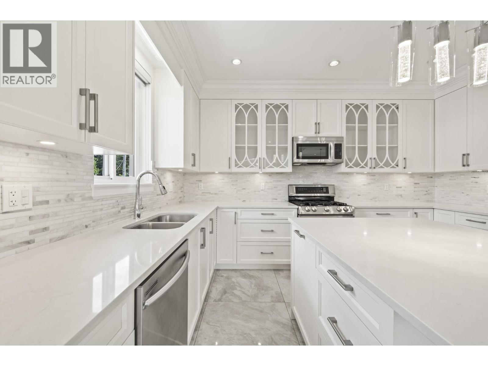 1720 Sutherland Avenue, North Vancouver, British Columbia  V7L 4B9 - Photo 7 - R3122720