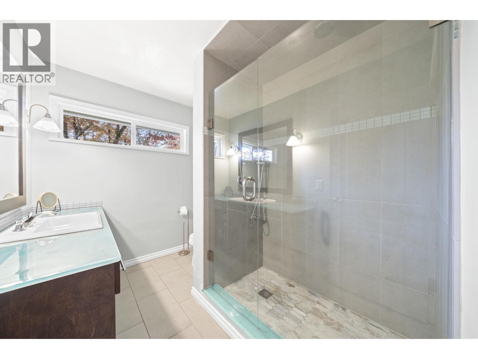 4792 Cedarcrest Avenue, North Vancouver, British Columbia  V7R 3R3 - Photo 12 - R3122736