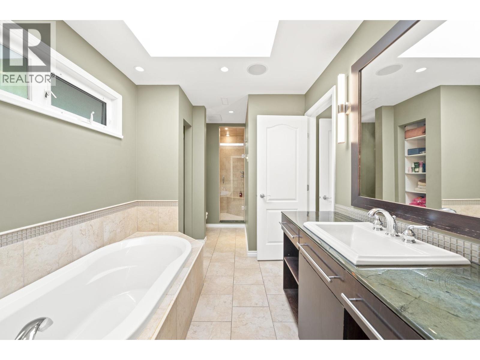 4792 Cedarcrest Avenue, North Vancouver, British Columbia  V7R 3R3 - Photo 19 - R3122736