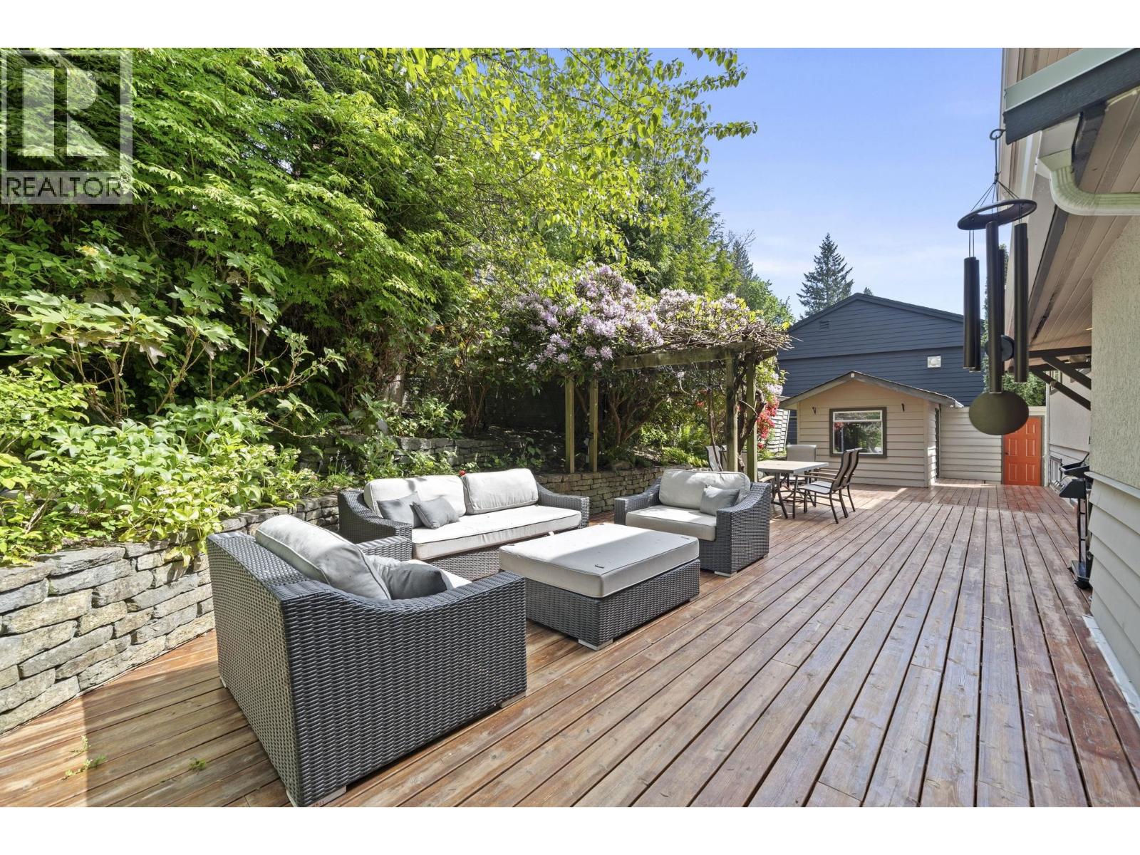 4792 Cedarcrest Avenue, North Vancouver, British Columbia  V7R 3R3 - Photo 3 - R3122736