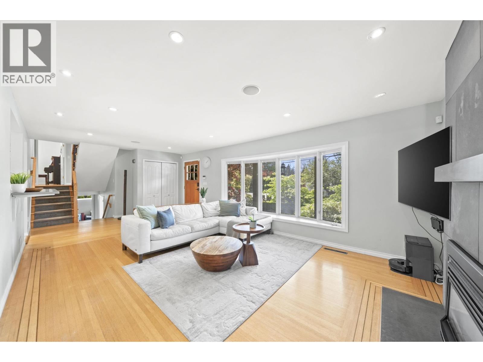4792 Cedarcrest Avenue, North Vancouver, British Columbia  V7R 3R3 - Photo 5 - R3122736