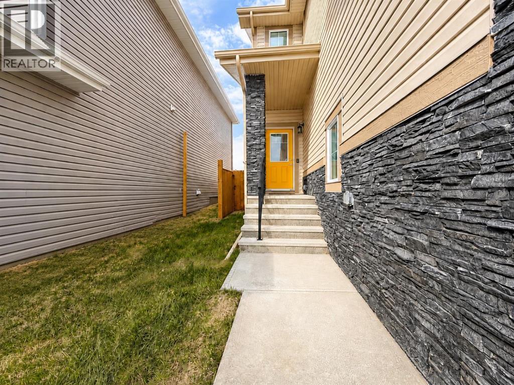 194 Clydesdale Avenue, Cochrane, Alberta  T4C 3C4 - Photo 3 - A2309138