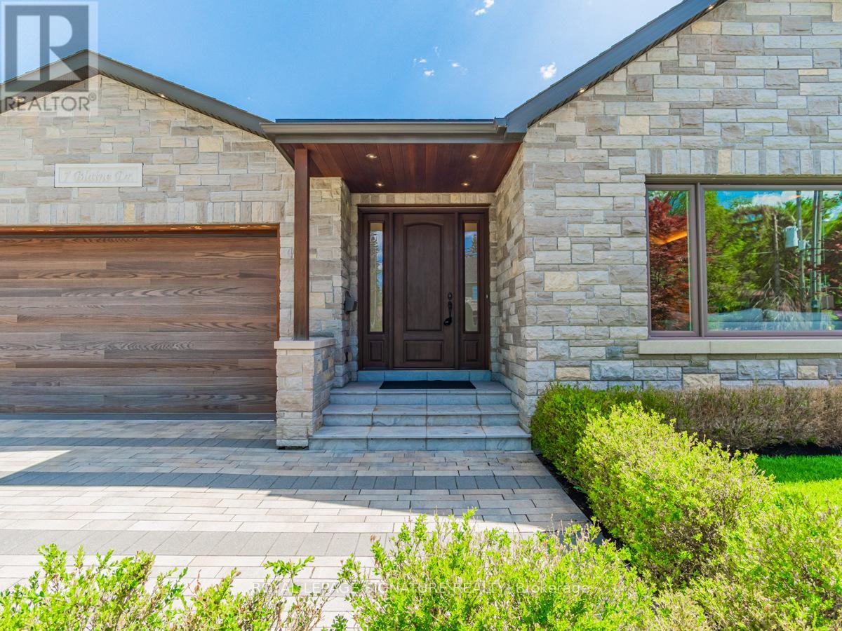 7 Blaine Drive, Toronto, Ontario  M3B 2G3 - Photo 3 - C13118550