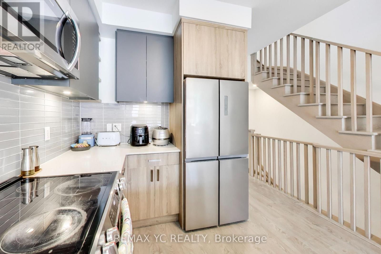 18 Deep Roots Terrace, Toronto, Ontario  M6A 0G1 - Photo 7 - C13113942