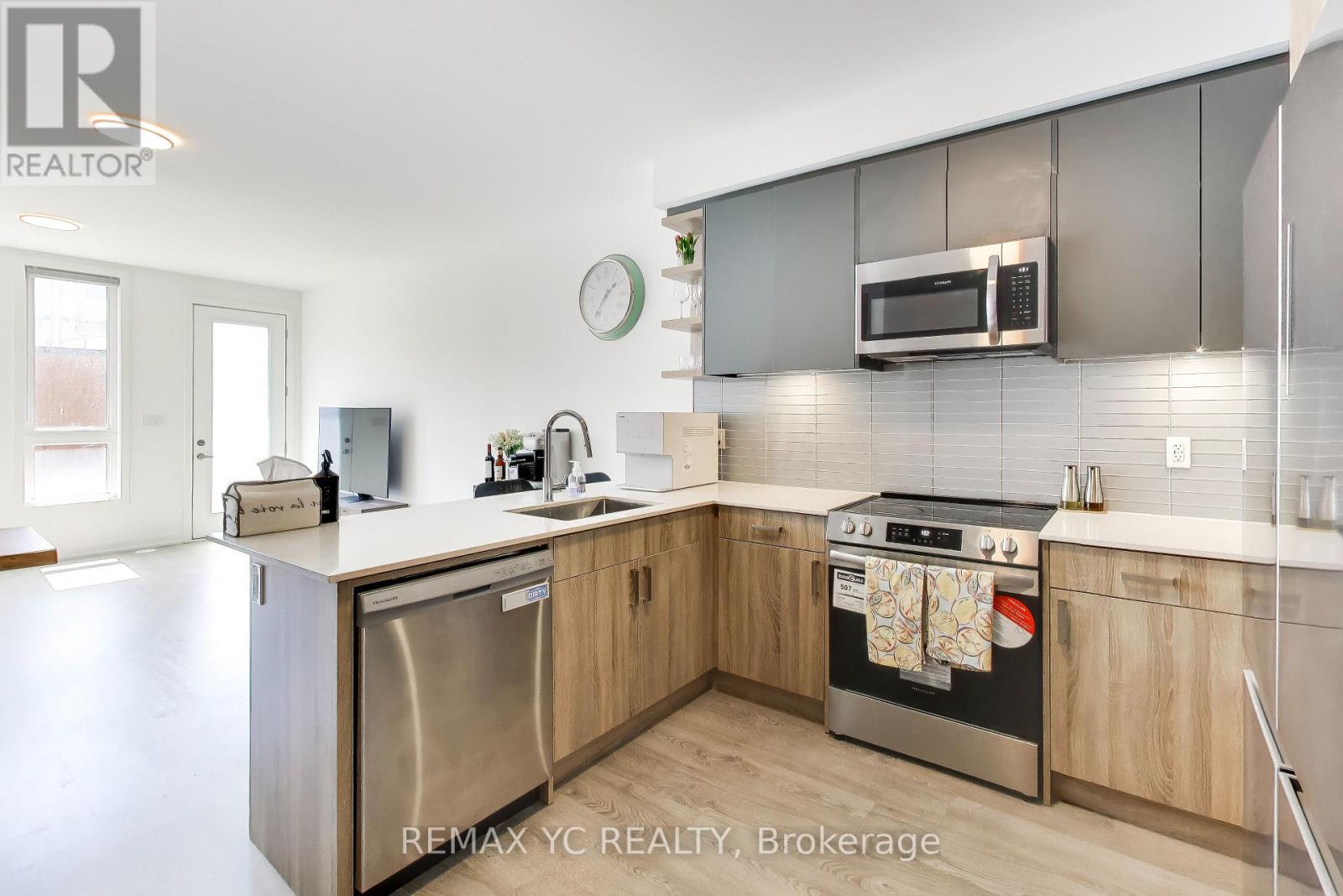 18 Deep Roots Terrace, Toronto, Ontario  M6A 0G1 - Photo 6 - C13113942