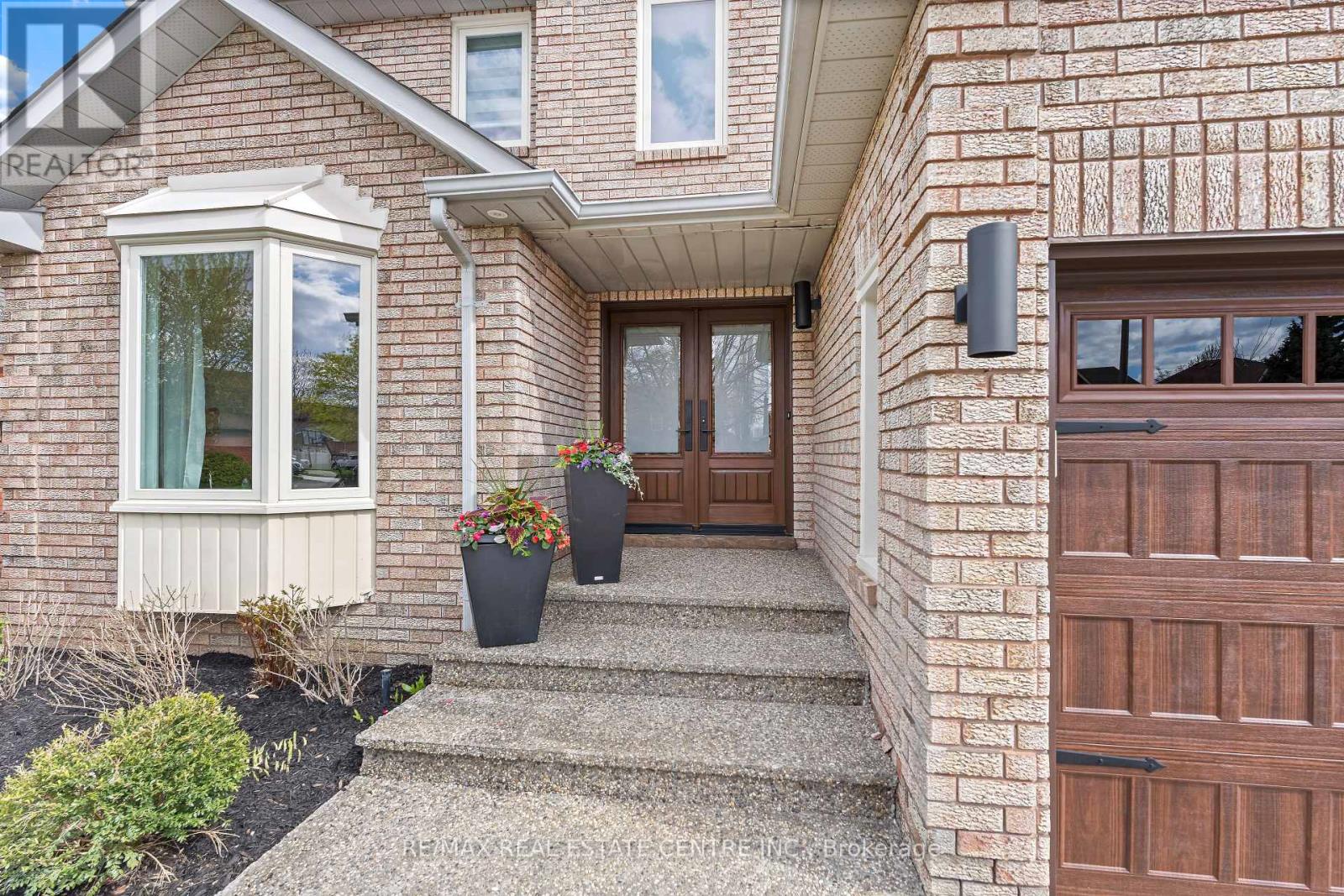 20 Nixon Crescent, Halton Hills, Ontario  L7G 5K2 - Photo 2 - W13116514