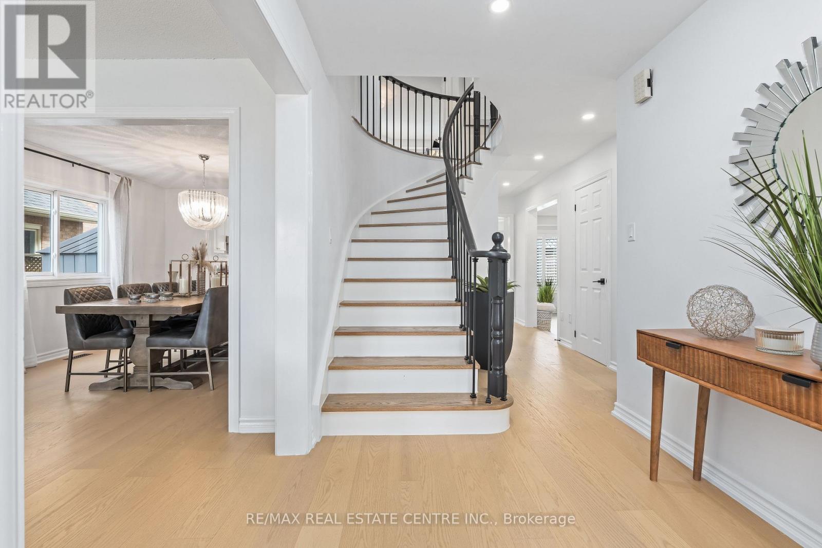 20 Nixon Crescent, Halton Hills, Ontario  L7G 5K2 - Photo 5 - W13116514