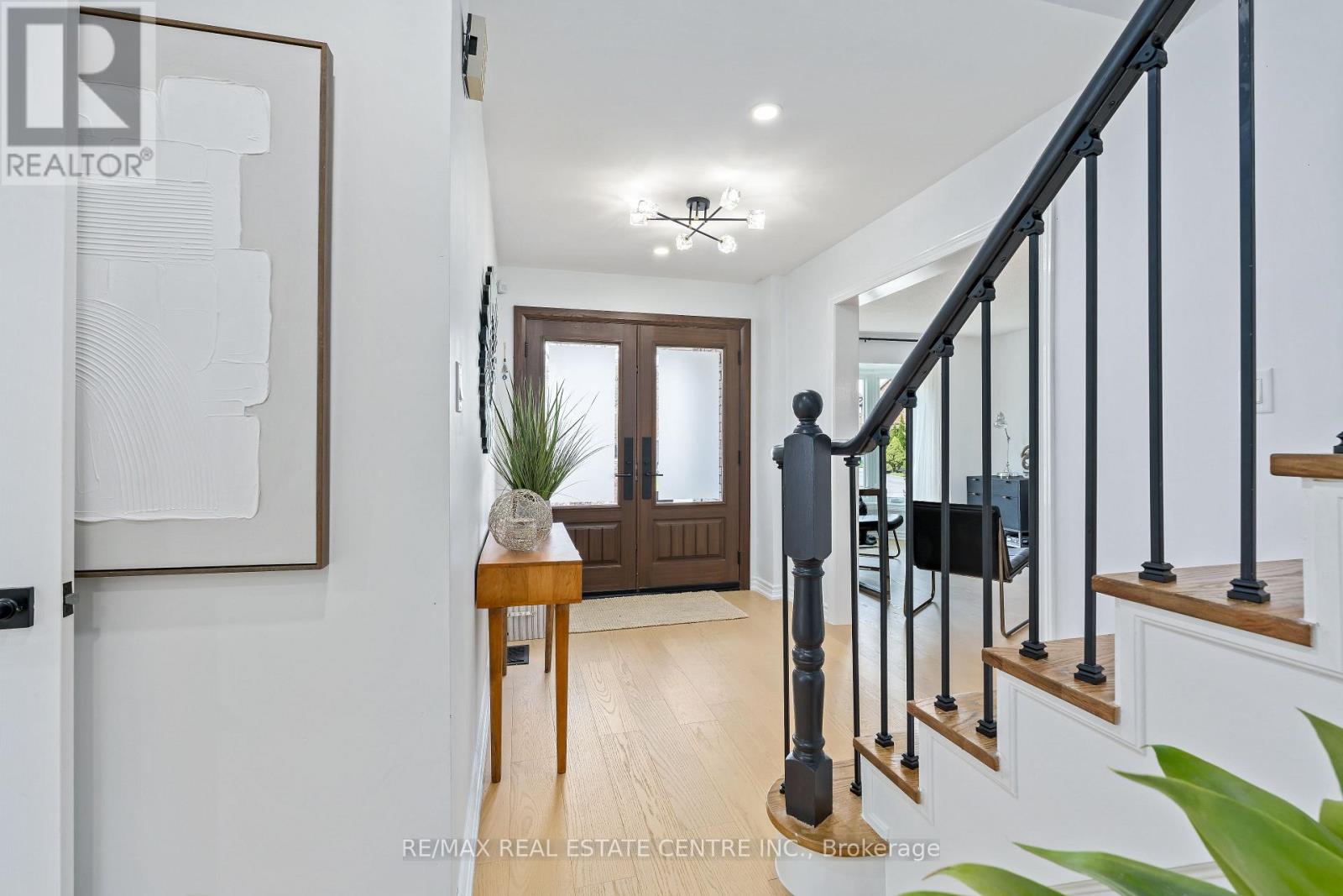 20 Nixon Crescent, Halton Hills, Ontario  L7G 5K2 - Photo 4 - W13116514
