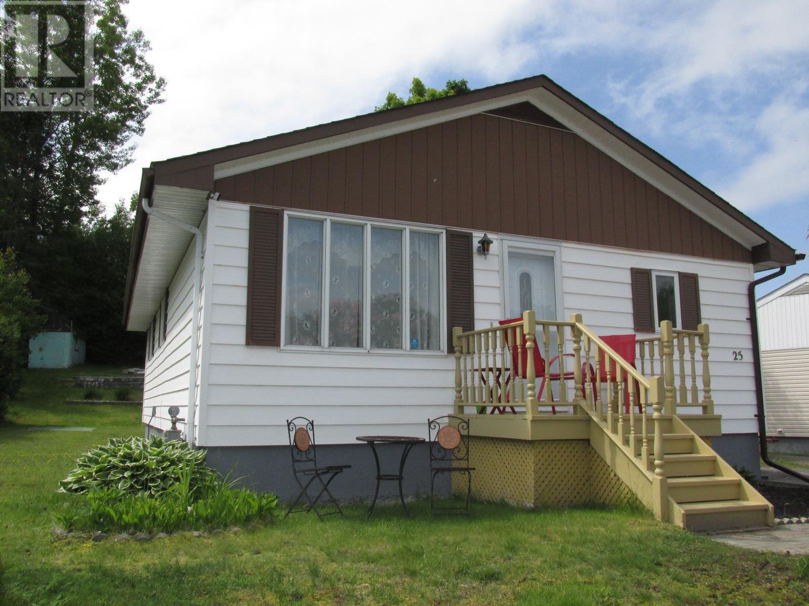25 Roman Ave, Elliot Lake, Ontario  P5A 1R6 - Photo 2 - SM260974