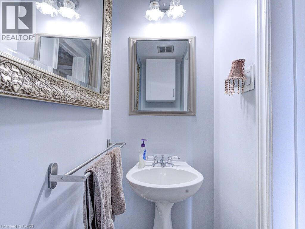 1572 Newlands Crescent Unit# 69, Burlington, Ontario  L7M 1V6 - Photo 6 - 40829026