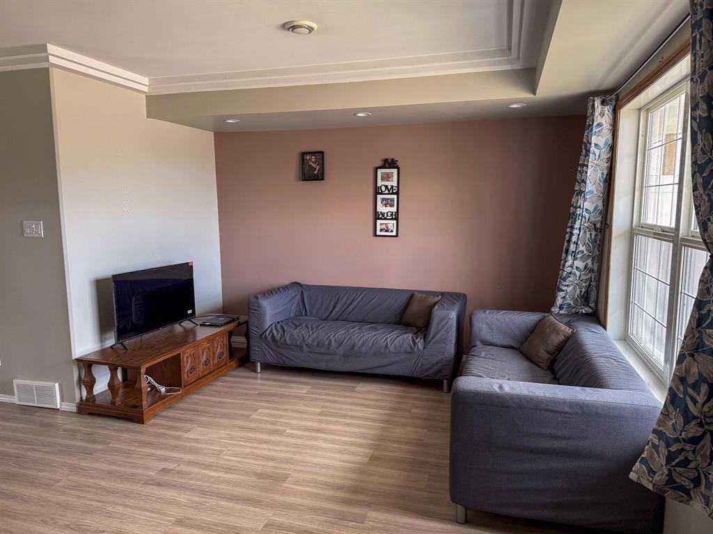 17 Fairmont Crescent, Steinbach, Manitoba  R5G 0A1 - Photo 6 - 202610108