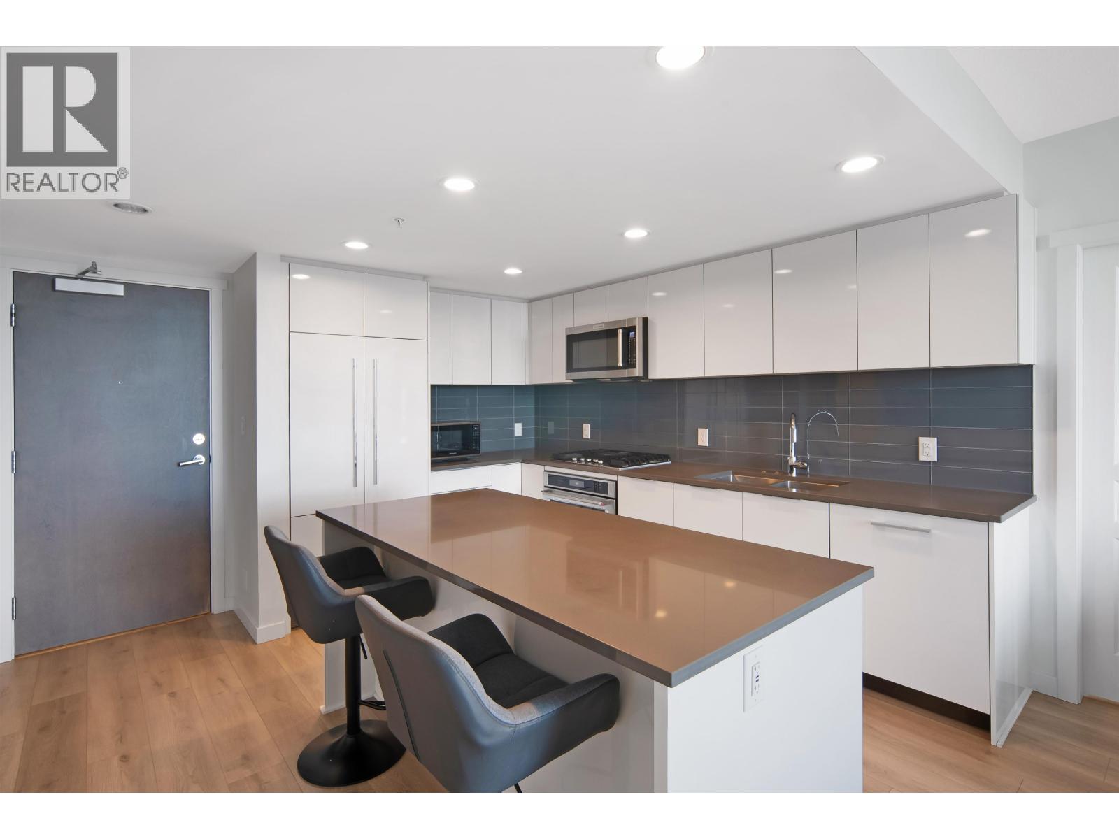 2205 3096 Windsor Gate, Coquitlam, British Columbia  V3B 0P4 - Photo 3 - R3122614