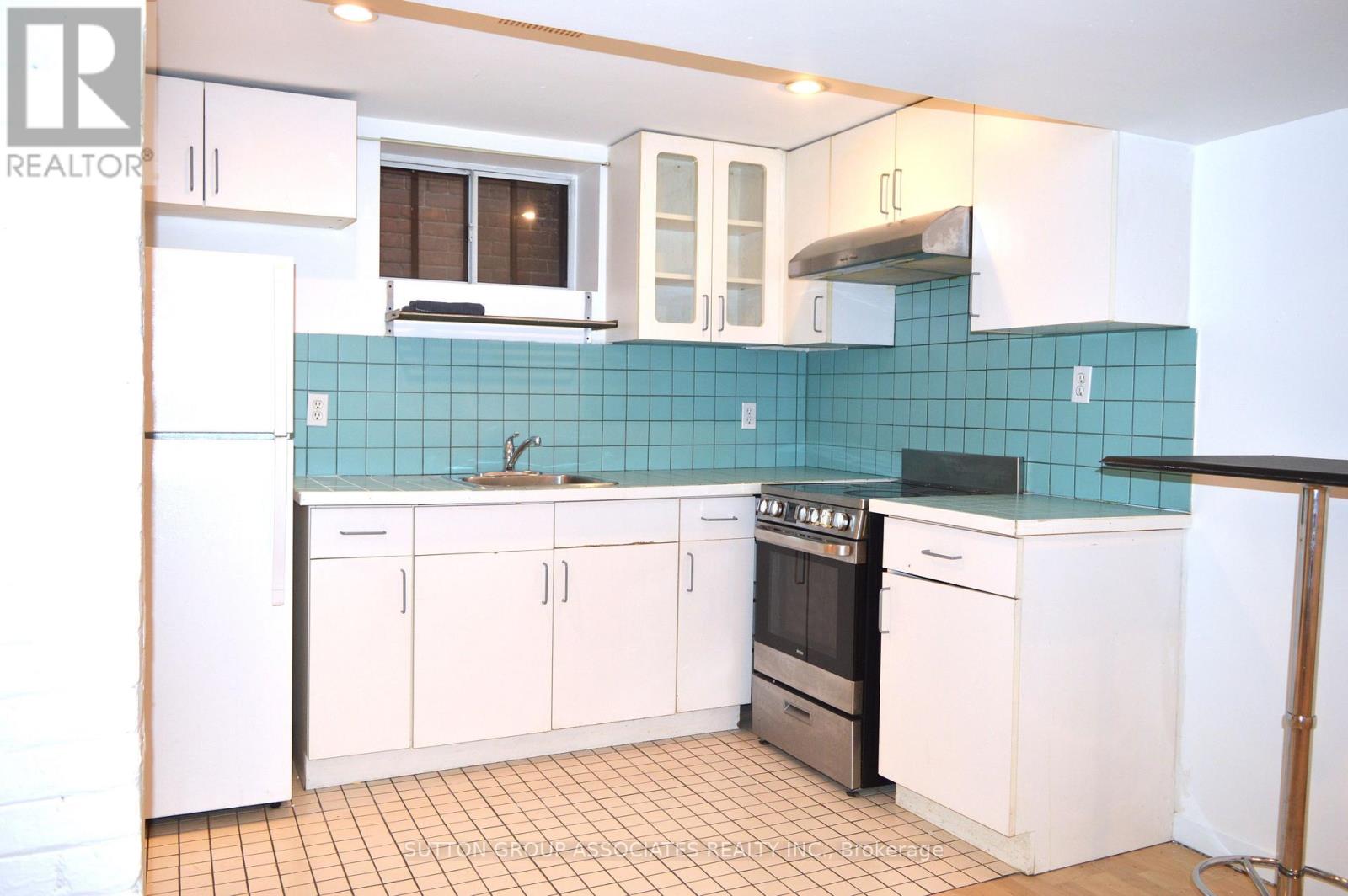 Bsmt - 360 Sorauren Avenue, Toronto, Ontario  M6R 2H1 - Photo 12 - W13118526