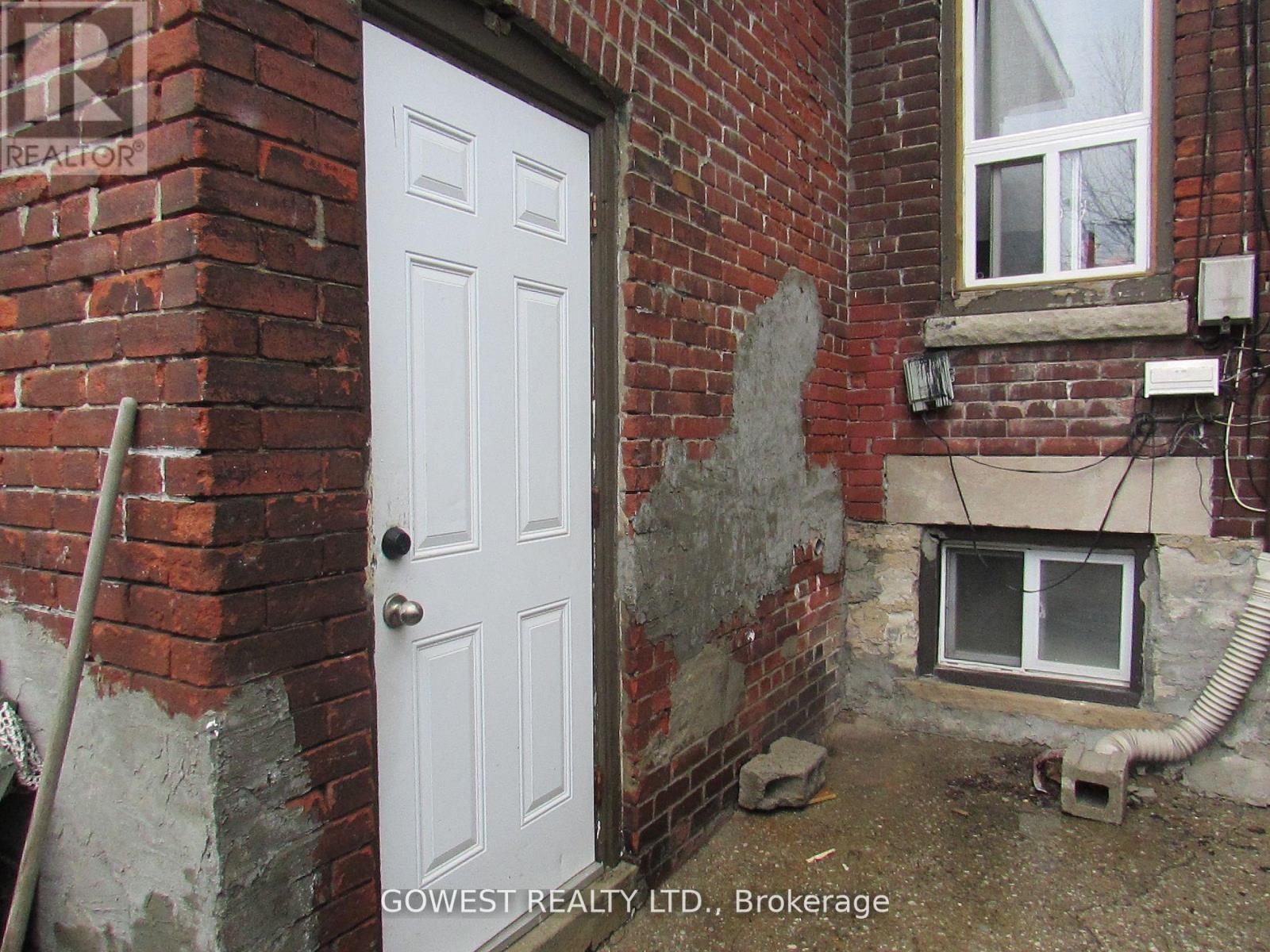 Bsmt - 2011 Dundas Street W, Toronto, Ontario  M6R 1W7 - Photo 1 - W13118534