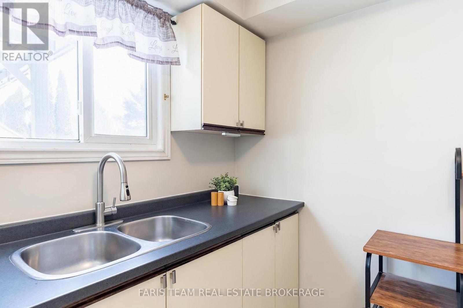 1387 Ritson Road S, Oshawa, Ontario  L1J 7M3 - Photo 7 - E12980918
