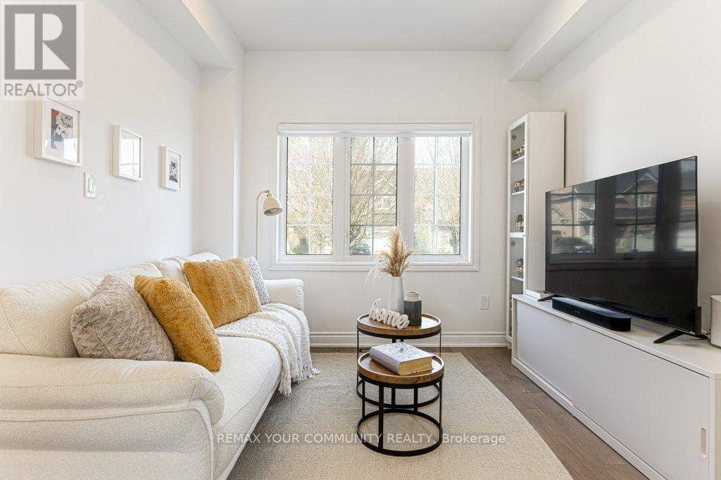 35 Laurelbank Crescent, Georgina, Ontario  L4P 4H7 - Photo 3 - N13118542