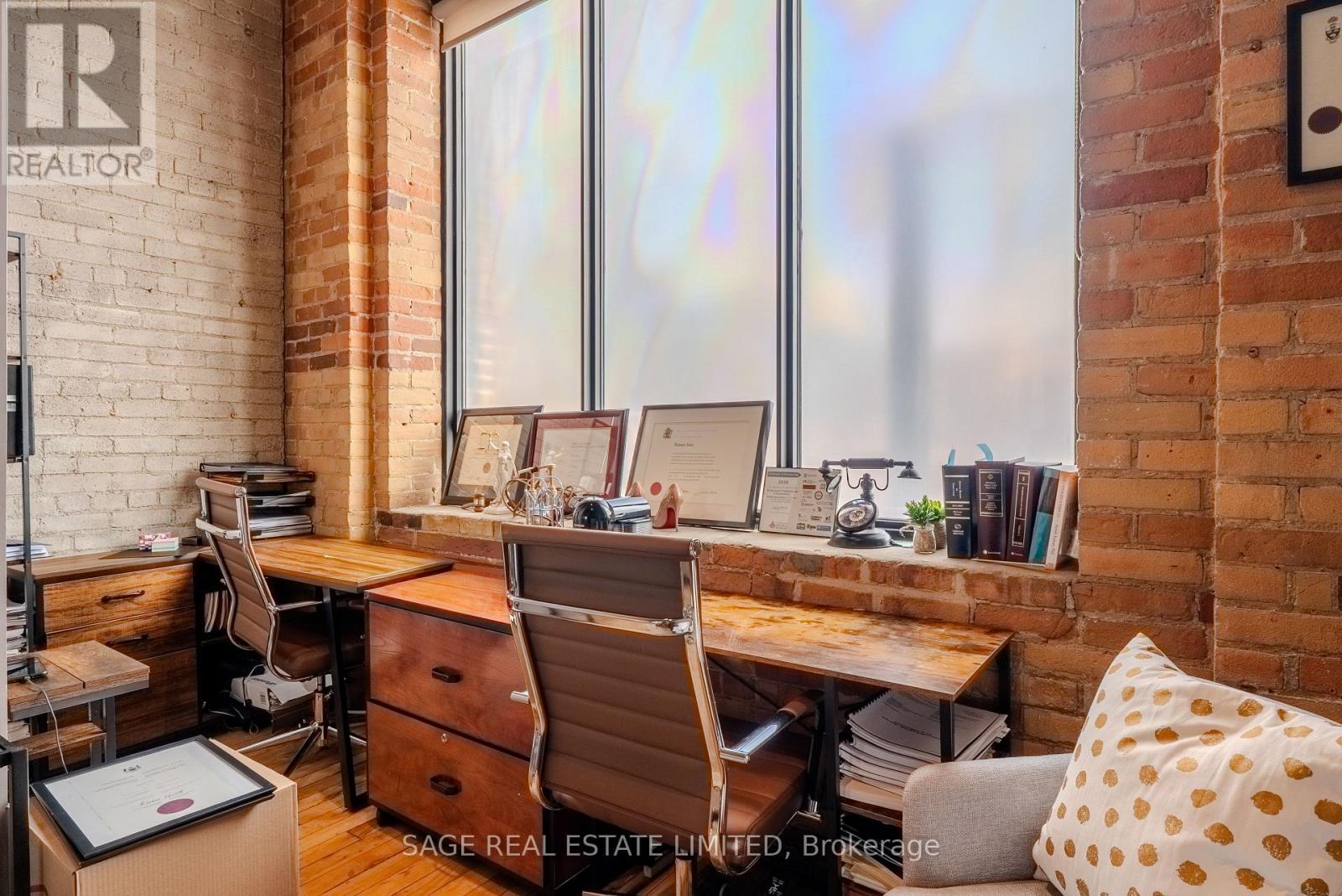 100b Street - 25 Morrow Avenue, Toronto, Ontario  M6R 2H9 - Photo 11 - W12930694