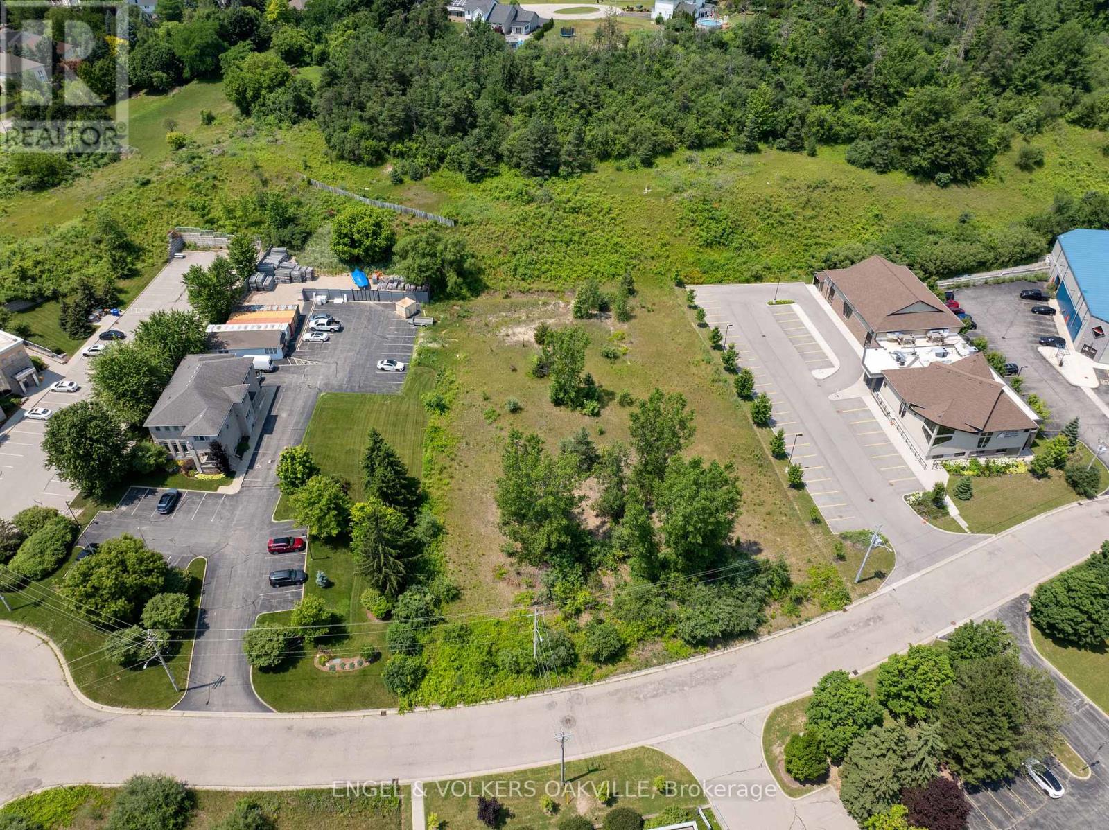 18 Executive Place, Kitchener, Ontario  N2P 2N4 - Photo 3 - X13118574