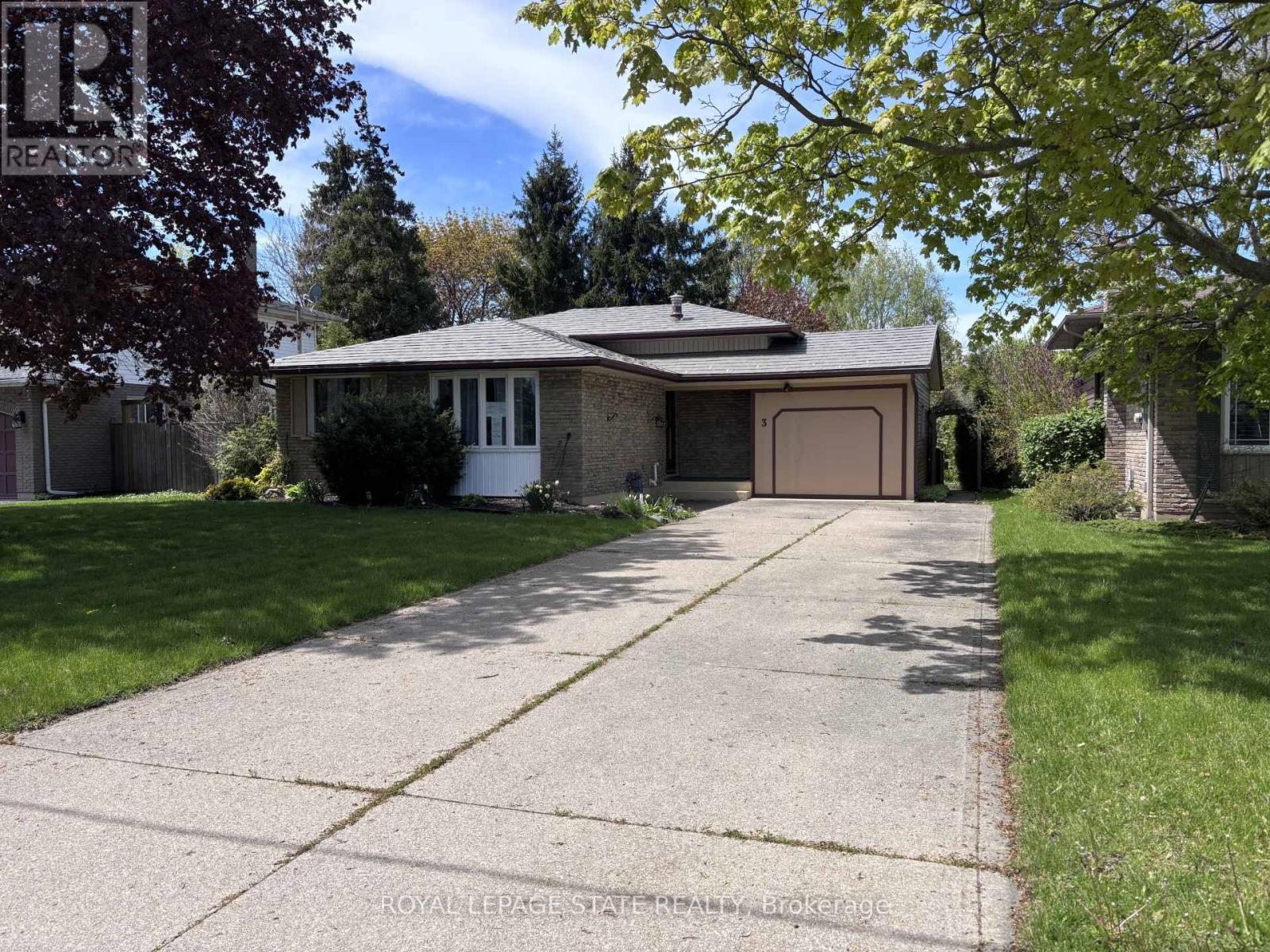 3 GOVERNOR SIMCOE DRIVE, St. Catharines, Ontario