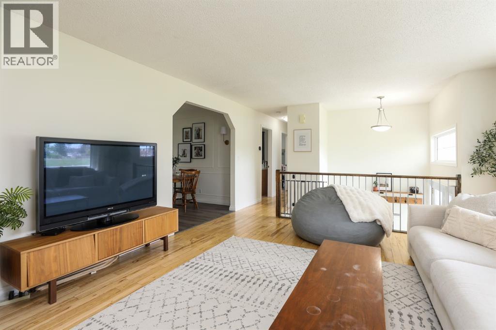 264 S 3 Street W, Magrath, Alberta  T0K 1J0 - Photo 4 - A2309839
