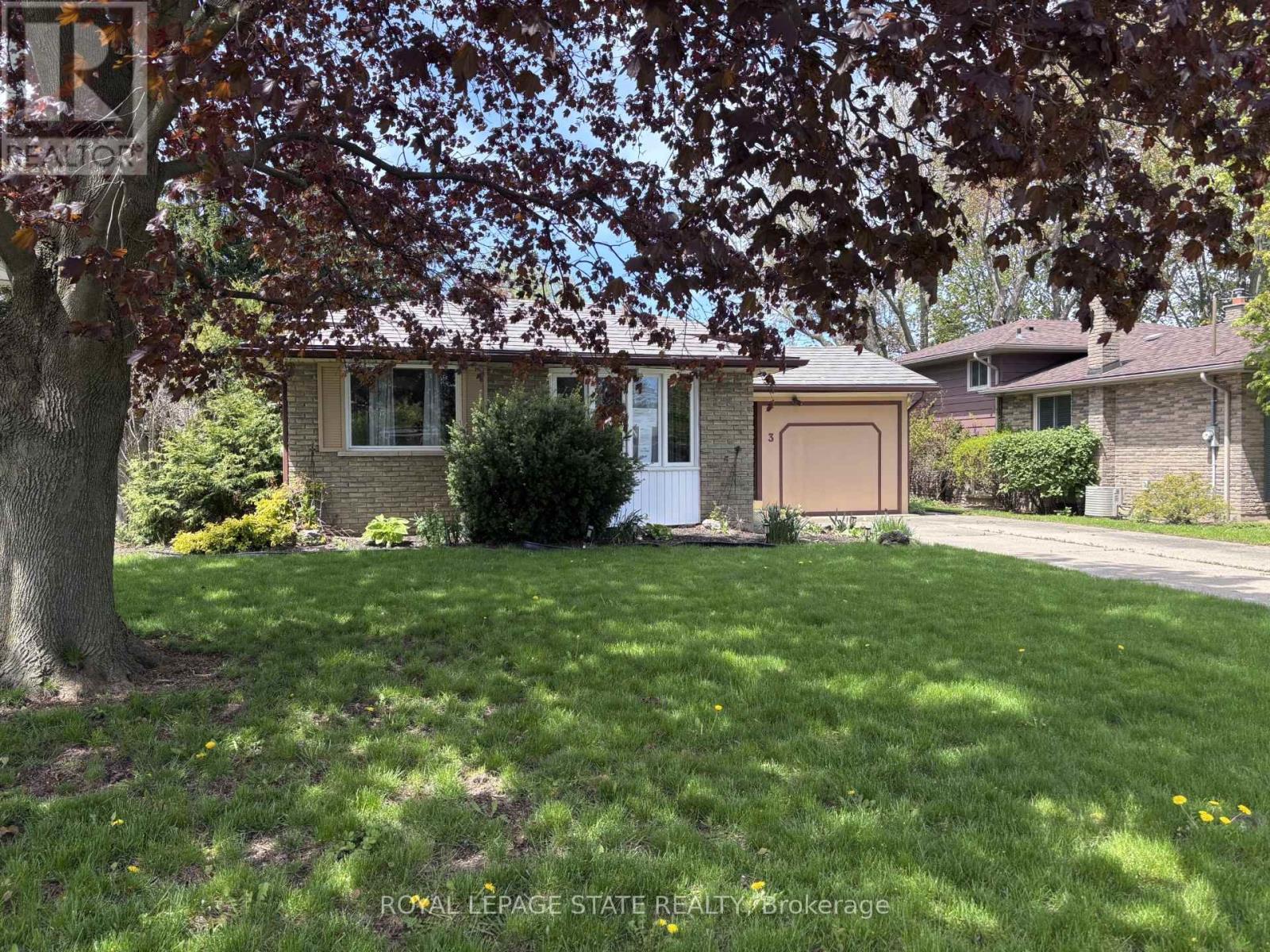 3 Governor Simcoe Drive, St. Catharines, Ontario  L2N 3J1 - Photo 2 - X12826482