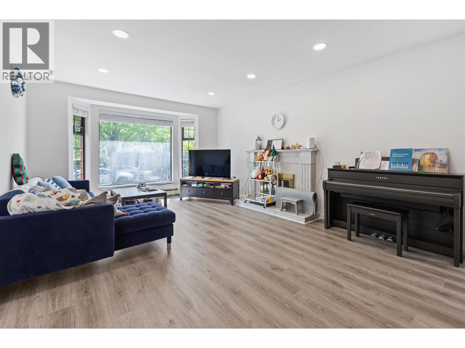 189 W 46th Avenue, Vancouver, British Columbia  V5Y 2X1 - Photo 2 - R3122059