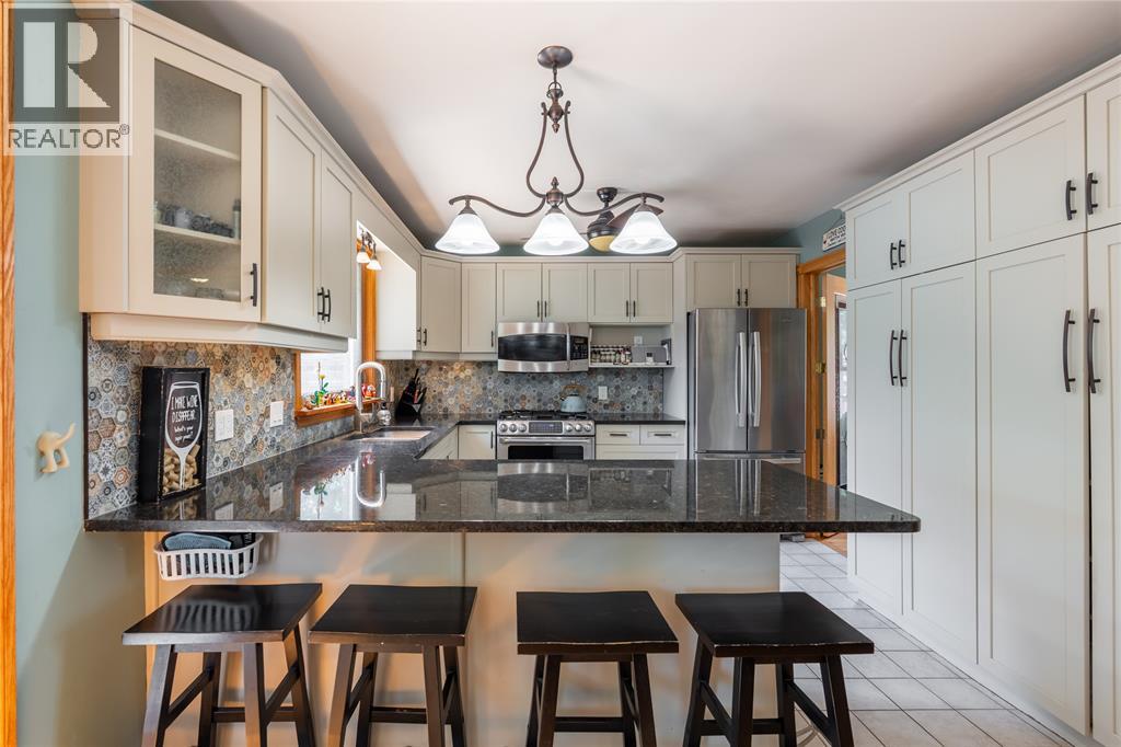 601 Lakeshore Road, Sarnia, Ontario  N7V 2S8 - Photo 9 - 25028948