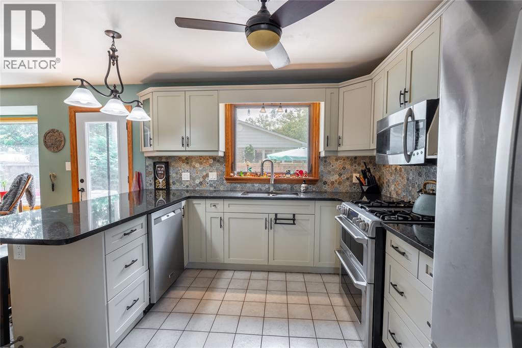 601 Lakeshore Road, Sarnia, Ontario  N7V 2S8 - Photo 10 - 25028948