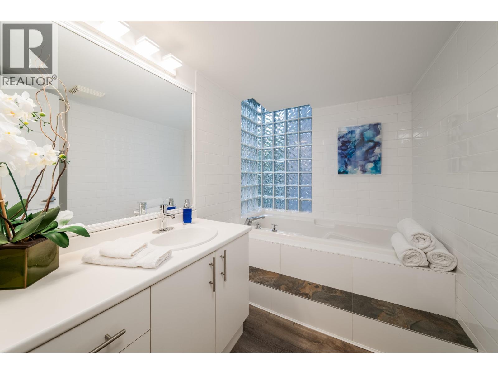 203 408 Lonsdale Avenue, North Vancouver, British Columbia  V7M 2G5 - Photo 24 - R3121995
