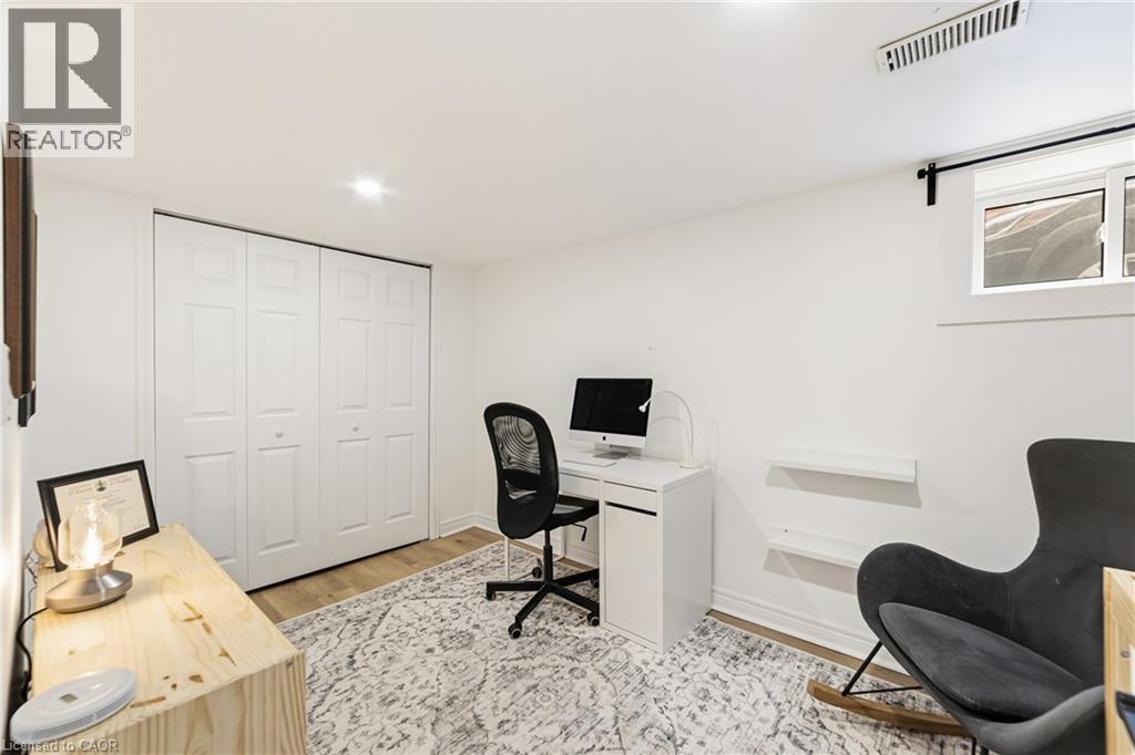 8 Barons Avenue S, Hamilton, Ontario  L8K 2X9 - Photo 14 - 40827631