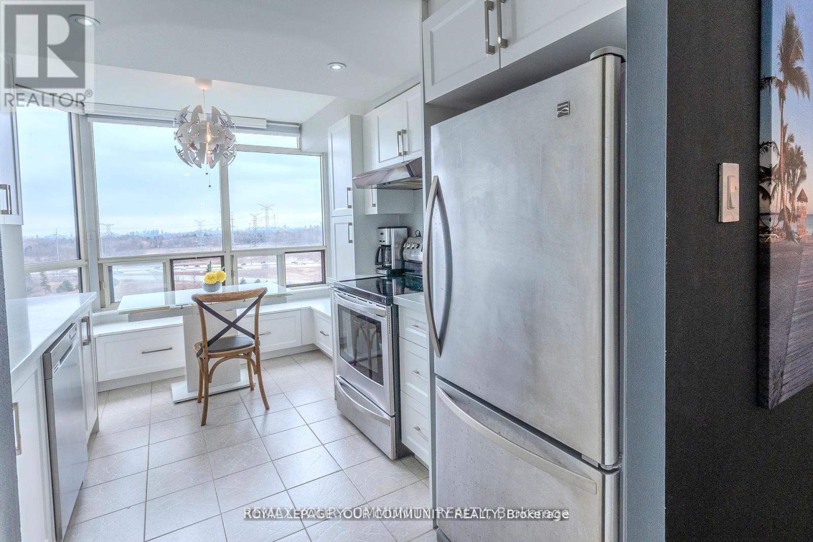 1002 - 8501 Bayview Avenue, Richmond Hill, Ontario  L4B 3J7 - Photo 11 - N12934070