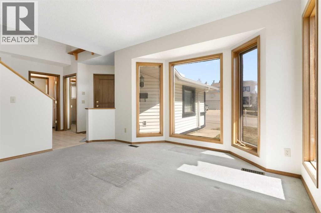 190 Hawkville Close NW, Calgary, Alberta  T3G 3N6 - Photo 5 - A2306691