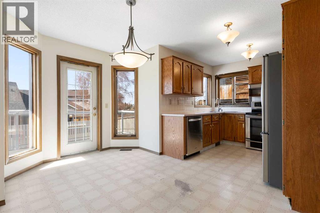 190 Hawkville Close NW, Calgary, Alberta  T3G 3N6 - Photo 11 - A2306691
