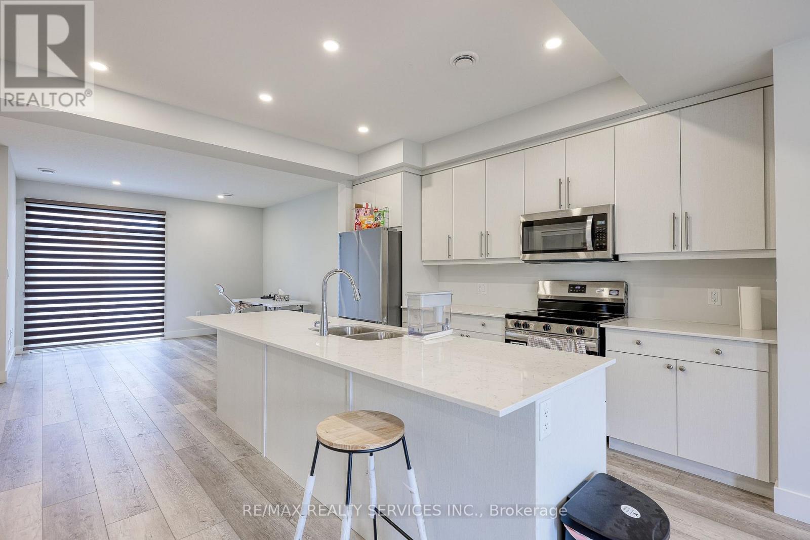 12 - 925 Deveron Crescent, London South, Ontario  N5Z 5A4 - Photo 5 - X12972194