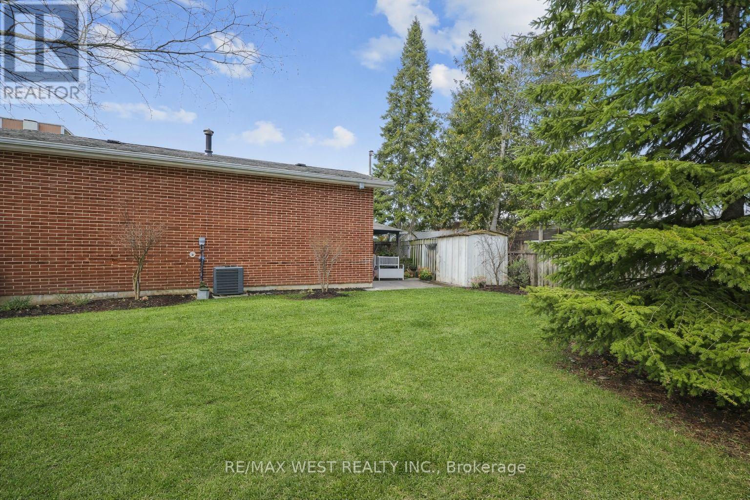 2 Lisburn Crescent, Toronto, Ontario  M2J 2Z5 - Photo 17 - C13118664