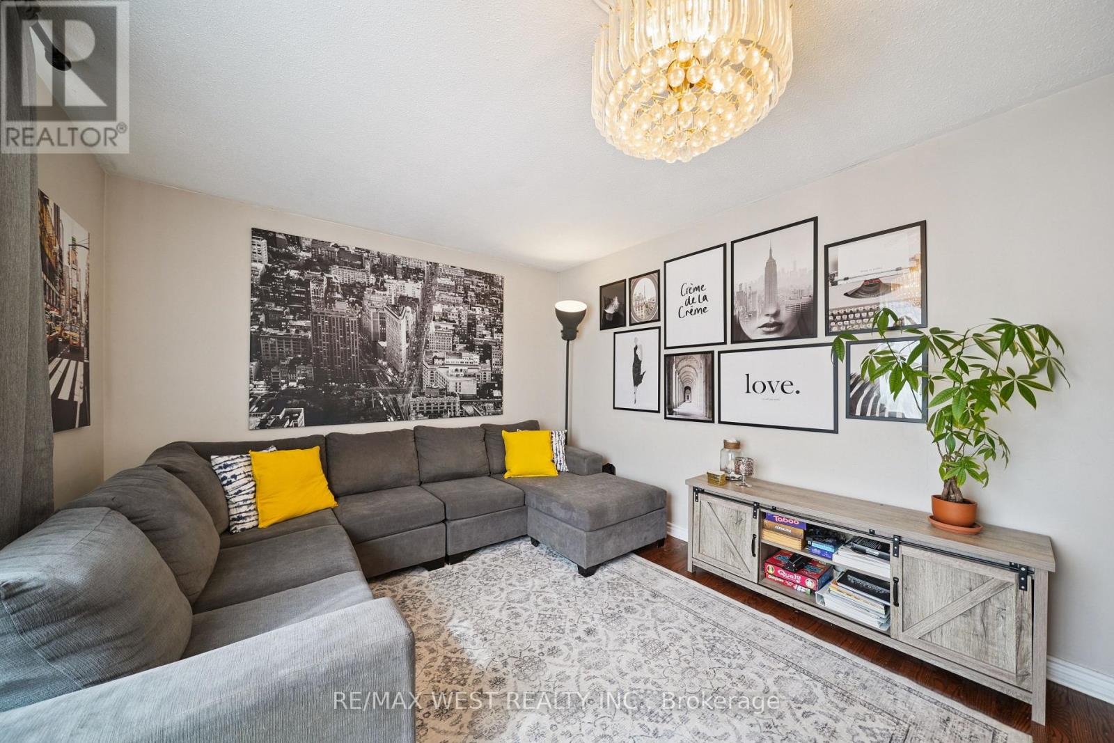 2 Lisburn Crescent, Toronto, Ontario  M2J 2Z5 - Photo 2 - C13118664