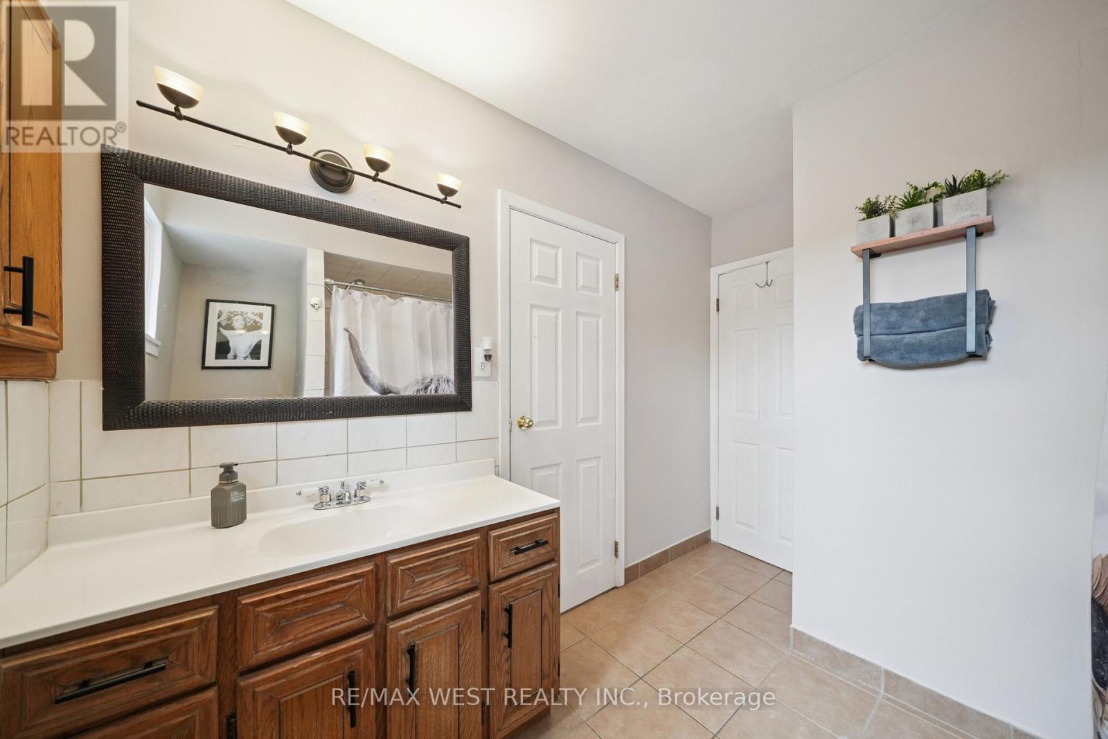 2 Lisburn Crescent, Toronto, Ontario  M2J 2Z5 - Photo 6 - C13118664