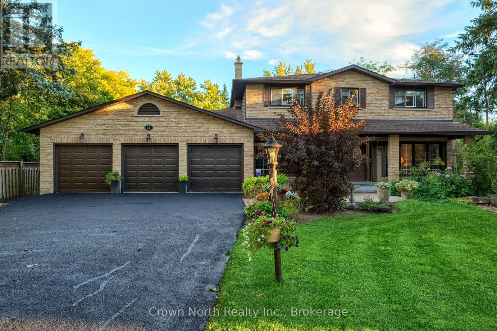 17 Black Willow Court, Richmond Hill, Ontario  L4E 2M7 - Photo 1 - N13118642