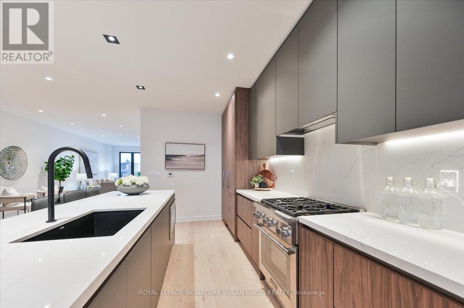 44 Doris Drive, Toronto, Ontario  M4B 3C9 - Photo 12 - E13118046