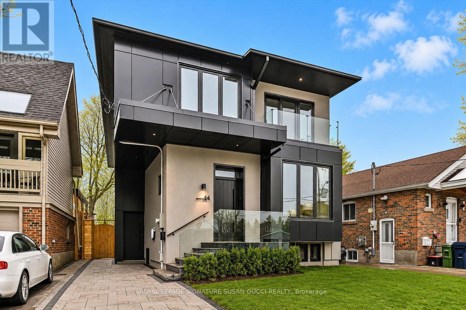 44 DORIS DRIVE, Toronto, Ontario
