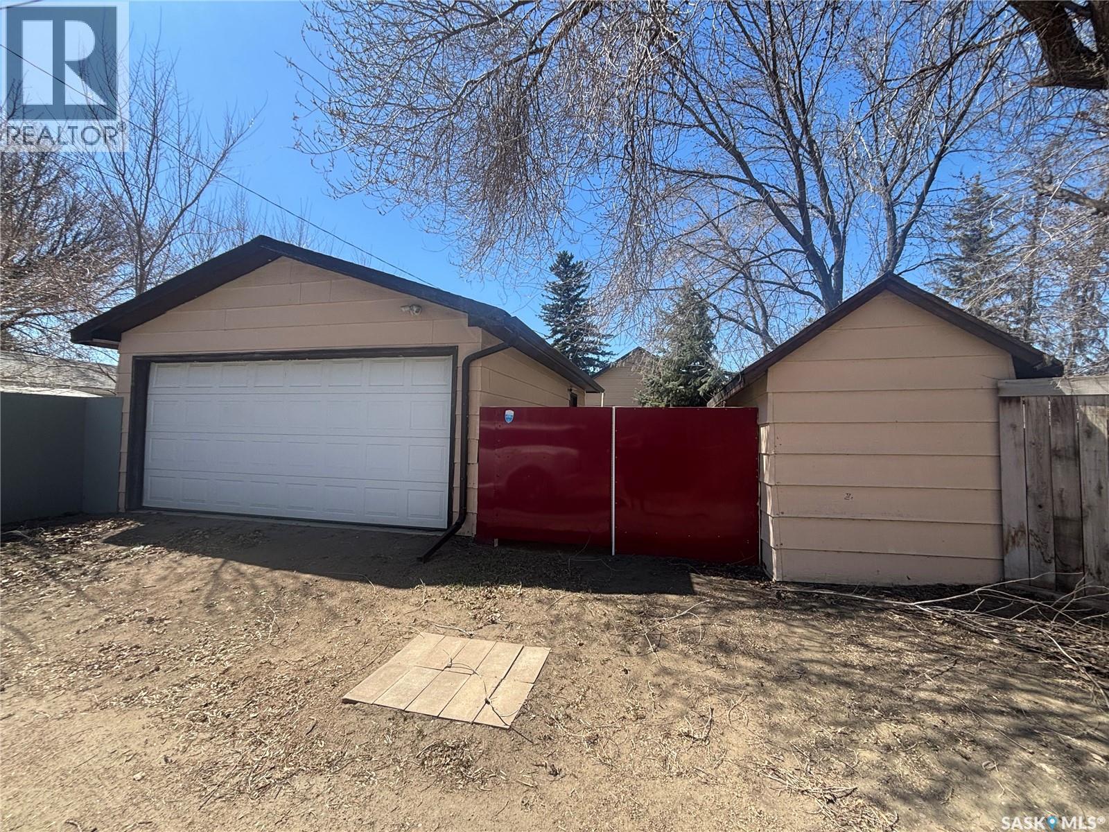 906 Weldon Avenue, Saskatoon, Saskatchewan  S7M 2V6 - Photo 2 - SK035178
