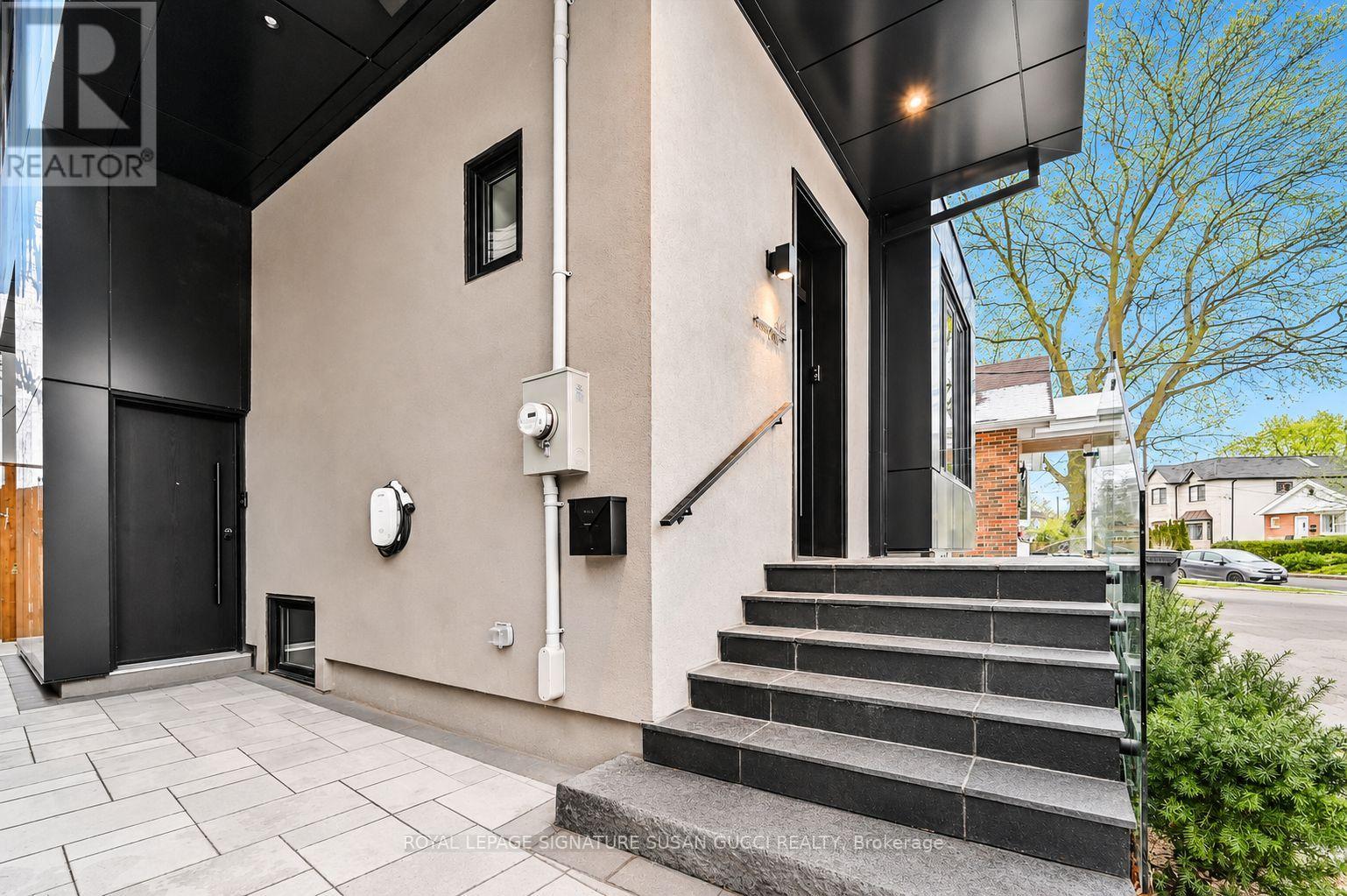 44 Doris Drive, Toronto, Ontario  M4B 3C9 - Photo 2 - E13118046