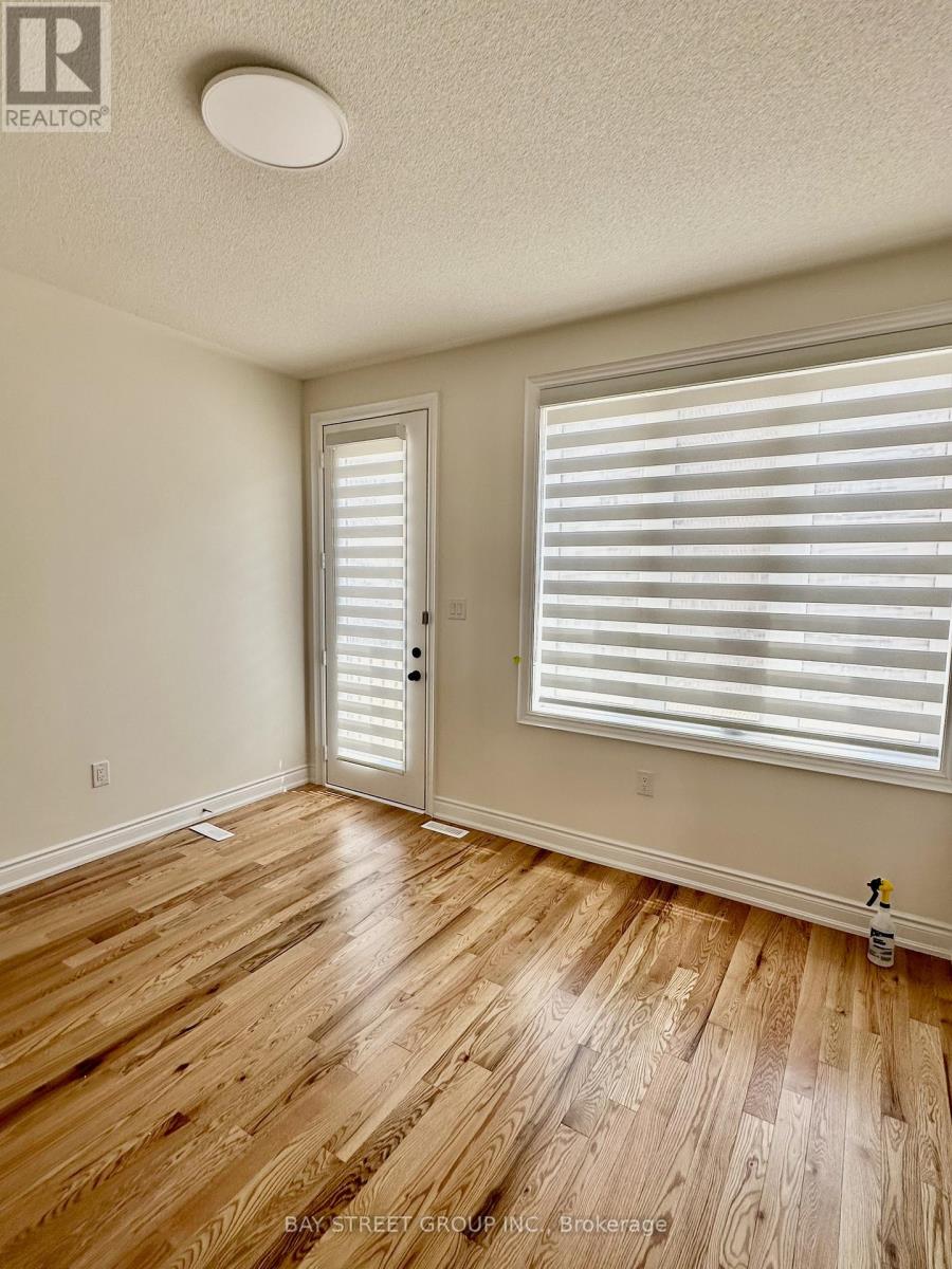 206 Tennant Circle, Vaughan, Ontario  L4H 5L4 - Photo 4 - N13108576