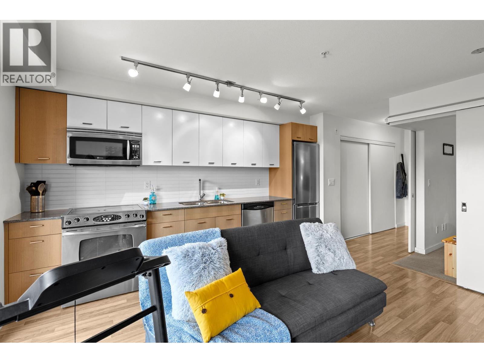 1550 Dickson Avenue Unit# 316, Kelowna, British Columbia  V1Y 4B7 - Photo 2 - 10386277