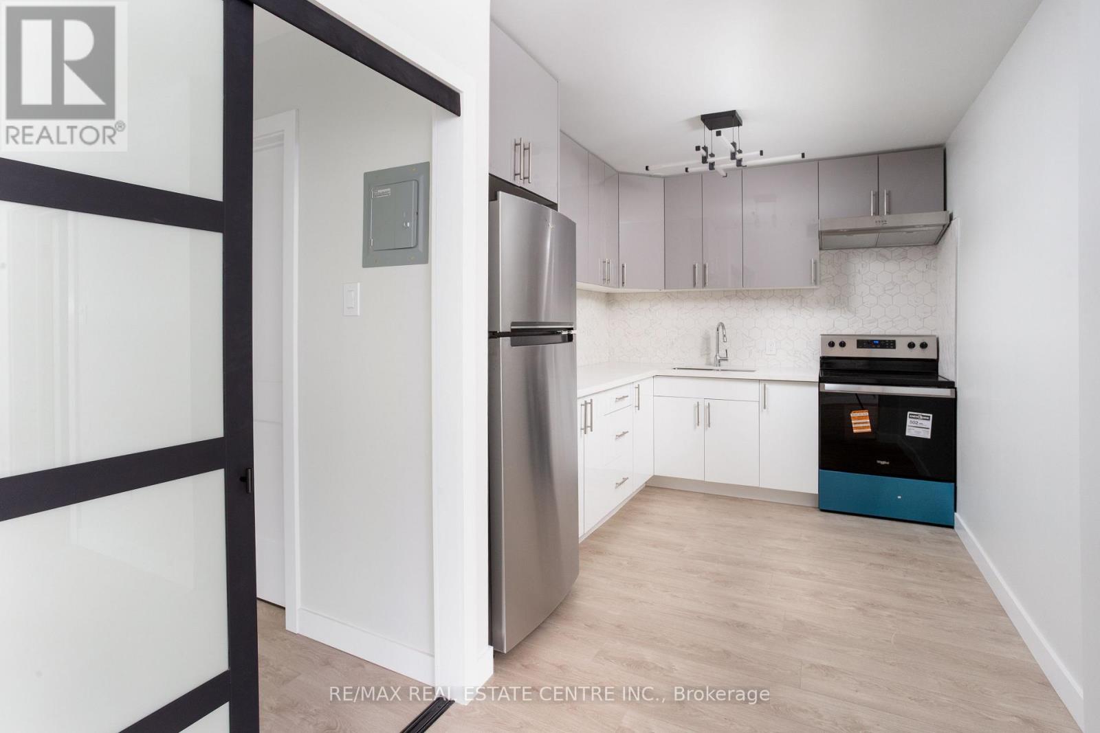 205 - 5 Hill Heights Road E, Toronto, Ontario  M8Y 1Y9 - Photo 1 - W13118648