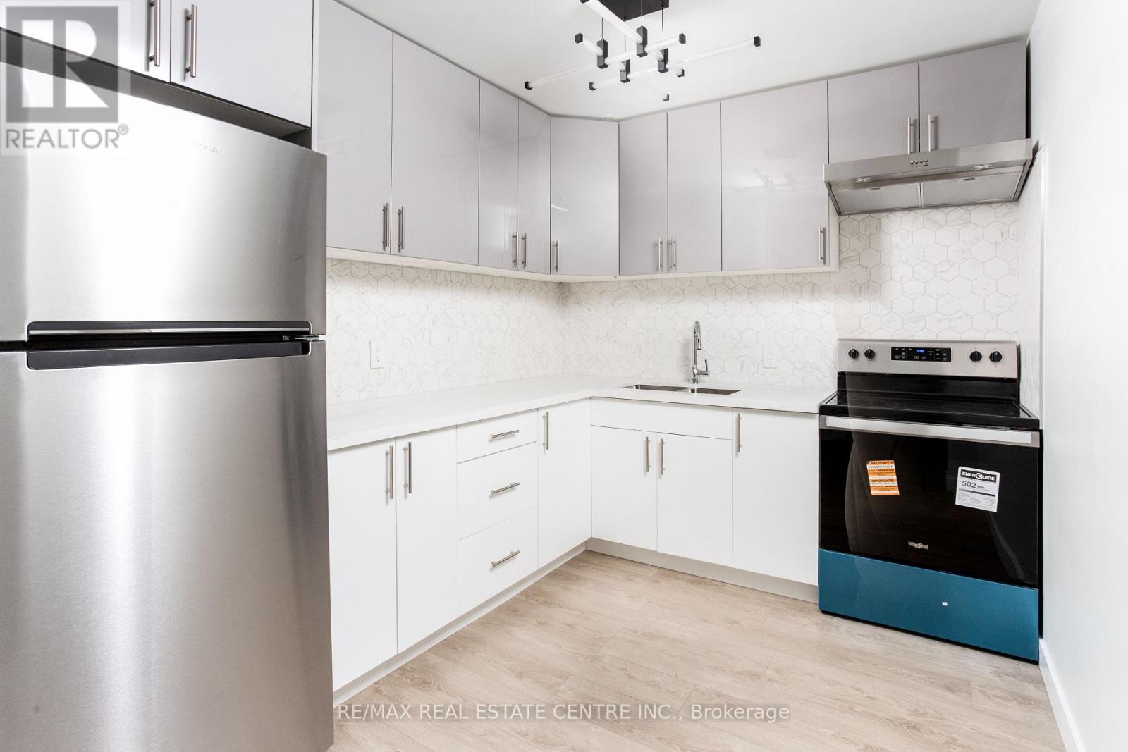 205 - 5 Hill Heights Road E, Toronto, Ontario  M8Y 1Y9 - Photo 2 - W13118648