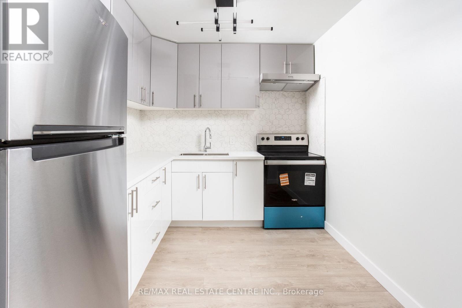 205 - 5 Hill Heights Road E, Toronto, Ontario  M8Y 1Y9 - Photo 3 - W13118648